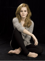 legs-emma-watson-smiles-1920x1080-people-hot-girls-hd-art-wallpaper-preview.jpg